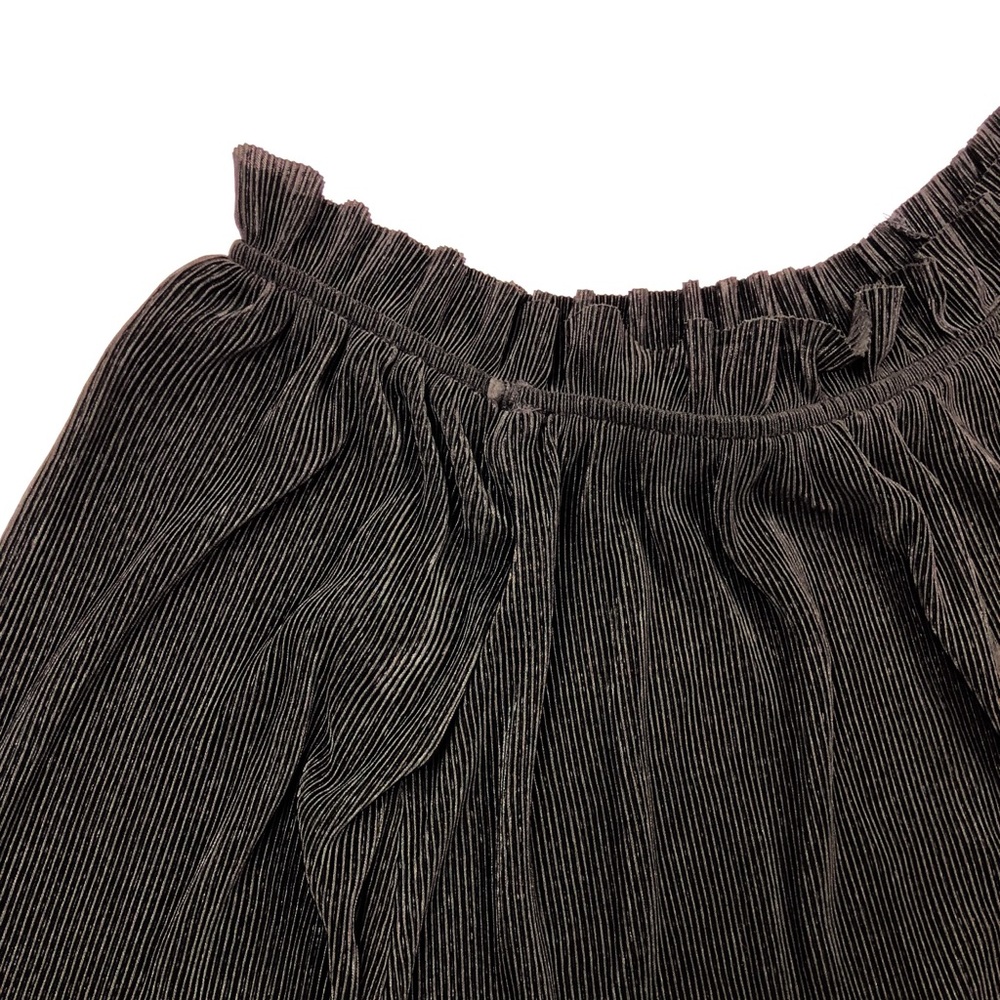 J.O.A. BLACK Ribbed Off the Shoulder Top - Picture 6 of 6